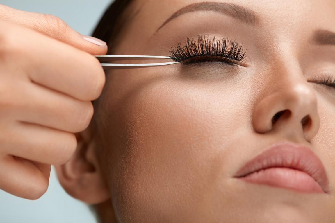 Wedding preparation: create a glamorous look using eyelash extensions products
